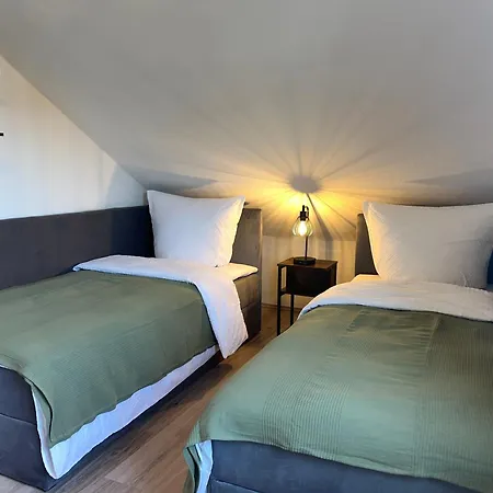 Fuer 6 Personen - 3 Schlafzimmer - Dachgeschoss * Holzappel