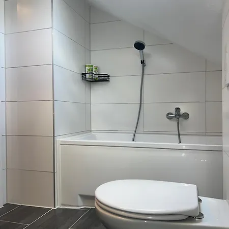 Fuer 6 Personen - 3 Schlafzimmer - Dachgeschoss Appartement