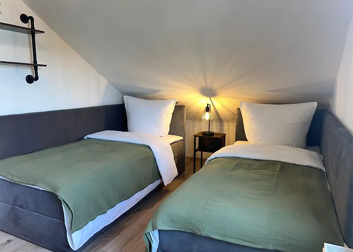 Fuer 6 Personen - 3 Schlafzimmer - Dachgeschoss * Holzappel