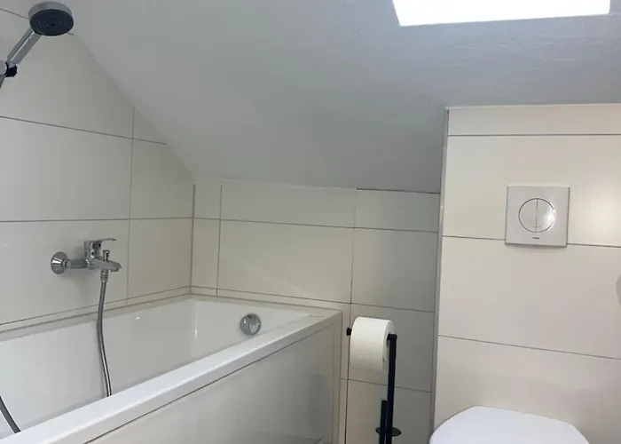 Fuer 6 Personen - 3 Schlafzimmer - Dachgeschoss * Holzappel